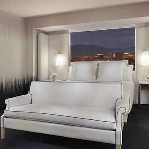 Zimmer mit Kingsize-Bett